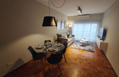 Comuna 7 Apartment | Cálido y luminoso semipiso en Parque Chacabuco