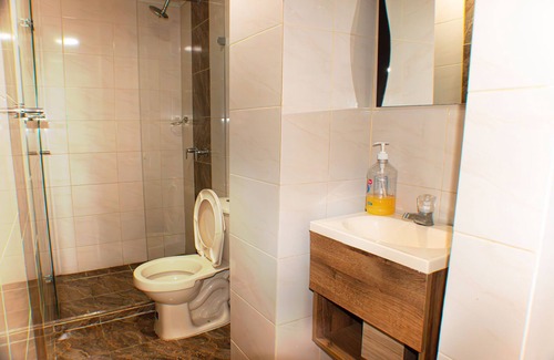 Suramericana House | Cómoda Habitación Matrimonial Ubicada en el Sector Estadio