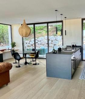 Prades-le-Lez Villa | Côté pinède