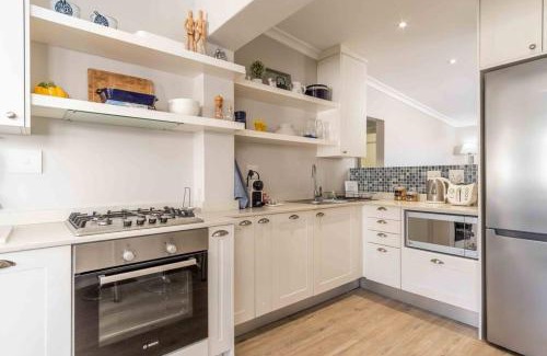 Onrus Apartment | C'estÇa Cottage Modern Luxurious Sounds of the Sea