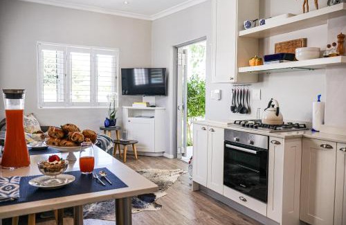 Onrus Apartment | C'estÇa Cottage Modern Luxurious Sounds of the Sea