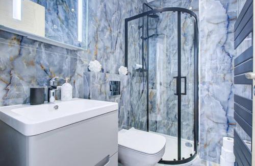 Bounds Green Apartment | C Monroe by Artsy