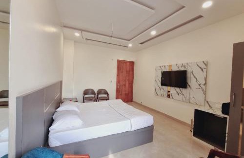 Bharatpur Hotel | C T Heights Inn