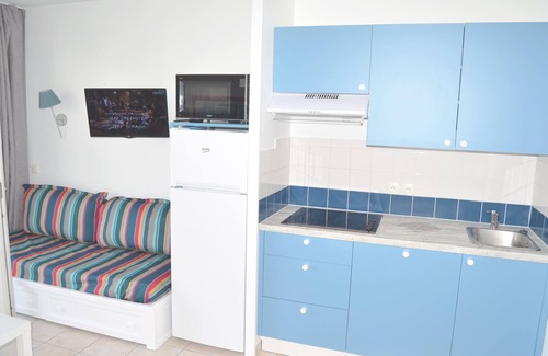 Chateau-d'Olonne Apartment | C101-Apartment-Budget-Private Bathroom-Garden view