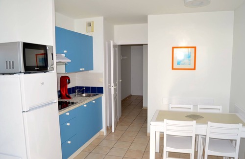Chateau-d'Olonne Apartment | C101-Apartment-Budget-Private Bathroom-Garden view