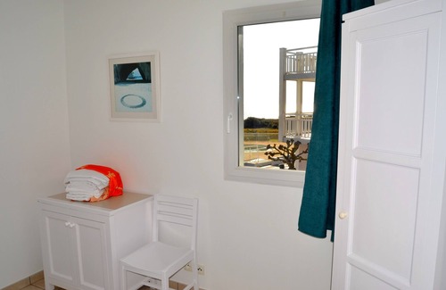 Chateau-d'Olonne Apartment | C101-Apartment-Budget-Private Bathroom-Garden view