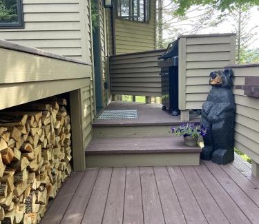 Bretton Woods Villa | C12 Homey Bretton Woods slopeside townhome for your family getaway to the White Mountains