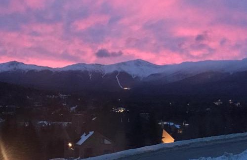 Bretton Woods Villa | C2 Luxurious townhome stunning views AC stone fireplace beautiful kitchen STEPS TO SKI TRAIL