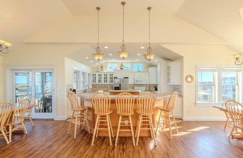 Carova Beach House | C9289 Sun King II. Oceanfront, Elevator, 4x4 Area, Pool, Hot Tub, Pets OK!