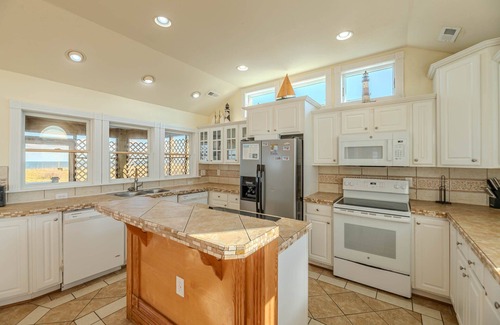 Carova Beach House | C9289 Sun King II. Oceanfront, Elevator, 4x4 Area, Pool, Hot Tub, Pets OK!