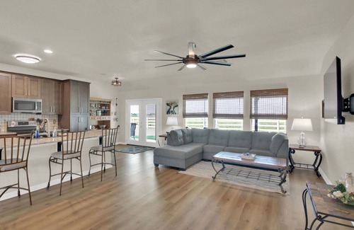 Taylor House | Caühaüs (Cow House) in Taylor TX