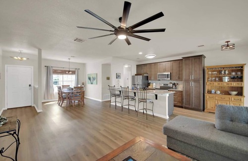 Taylor House | Caühaüs (Cow House) in Taylor TX