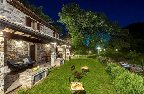 Cagli Villa | Ca Berna Marcheholiday, villa with a heated whirlpool tub