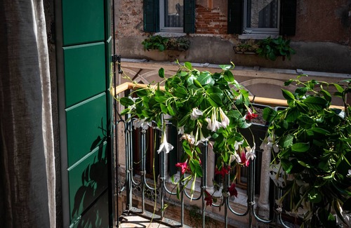 Castello Apartment | Ca' Delle Carrozze Stylish 2 Bedroom loft-style