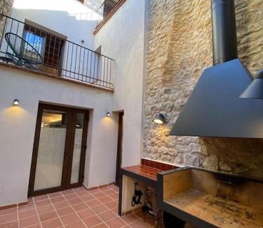 La Salzadella Villa | Ca la tita Casa rural*