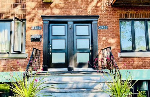 Hochelaga-Maisonneuve House | Chez Ping/Near a metro station, free parking and a sunny place to stay