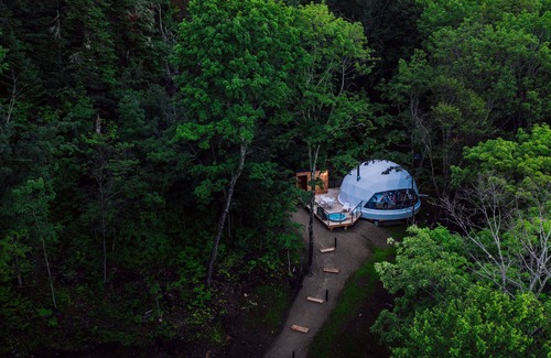Petite-Riviere-Saint-Francois Cabin | Vue impressionnante sur le fleuve