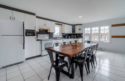 Petite-Riviere-Saint-Francois House | La Shred - 5min Massif + Fireplace + Spa + Air Conditioning + Smart TV