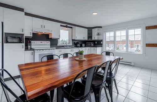 Petite-Riviere-Saint-Francois House | La Shred - 5min Massif + Fireplace + Spa + Air Conditioning + Smart TV