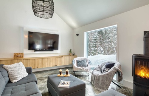 Petite-Riviere-Saint-Francois Ski Chalet | Cocotte d'hiver - Warm with Spa