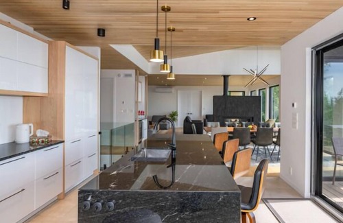 Petite-Riviere-Saint-Francois Villa | Cottage ALT-49 | Petite-Rivière-St-François