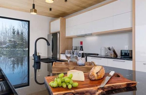 Petite-Riviere-Saint-Francois Villa | Cottage ALT-49 | Petite-Rivière-St-François