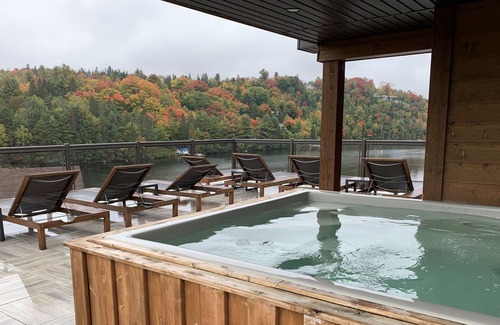 Sainte-Marguerite-du-Lac-Masson Condo | Top floor 2 bedroom Condo with Lake View