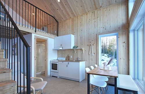 Sainte-Marguerite-du-Lac-Masson Ski Chalet | Authentic and attractive mini chalet