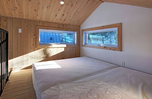 Sainte-Marguerite-du-Lac-Masson Ski Chalet | Authentic and attractive mini chalet