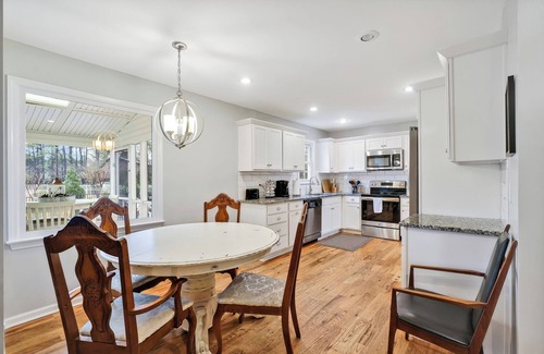 Wilmington House | CA Style Sanctuary 4BR3BA house with Heated Saltwater Pool and Hot Tub