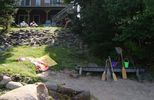 Farleys Corners House | Executive Lakefront Home - NEW HOT TUB !