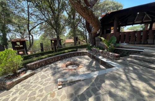 Mazamitla Cabin | Cabaña DNellys Rosa con cancha de basquetbol