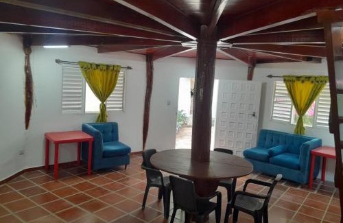 Santa Veronica House | CABAÑA PATIO ESPAÑOL