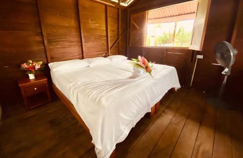 Nuqui Hotel | Cabañas Iracas del Mar