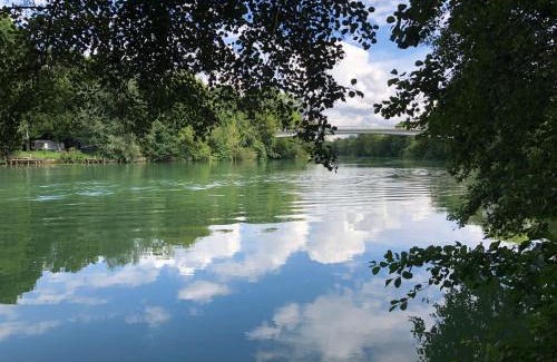 Saint-Jean-les-Deux-Jumeaux Other | cabane sur pilotis les pieds dans l'eau