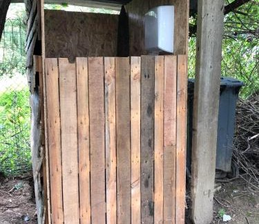 Saint-Jean-les-Deux-Jumeaux Other | cabane sur pilotis les pieds dans l'eau