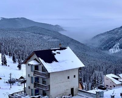 Novaci Cabin | Cabana Cota 1700