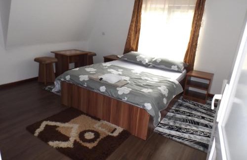 Garda de Sus Cabin | Cabana La Marian
