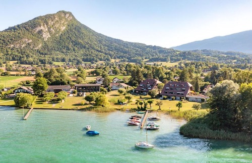 Duingt Apartment | CABANA & Les pieds dans l'eau