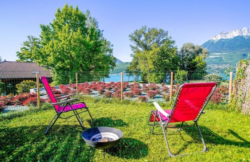 Saint-Jorioz Apartment | Cabana & Les pieds dans l'eau