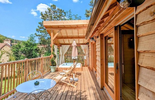 La Bussiere-sur-Ouche Cabin | Cabane du Domaine des Ecus D'or