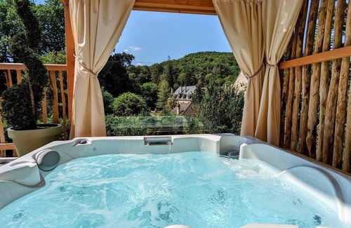 La Bussiere-sur-Ouche Cabin | Cabane du Domaine des Ecus D'or