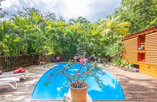 Deshaies Cabin | Cabane Insolite Perchée Dans un Jardin Tropical. Le Nid des Colibris