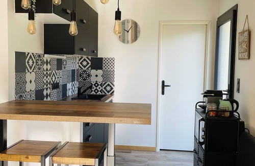 Le Teich House | Cabane Laouga, a charming little Bassin-style house