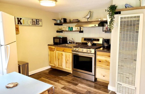Glenwood Springs Cabin | CABIN 02- Remodeled Cozy Rustic-Luxury w/Kitchen