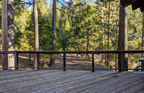 Strawberry House | Cabin #10