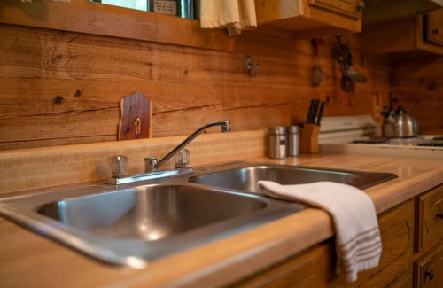 Eureka Springs Cabin | Cabin 11Redbud Valley+Jacuzzi Tub+Deck+Pond+Trails