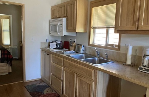Ashland House | Cabin #17 at Hyatt Lake Resort