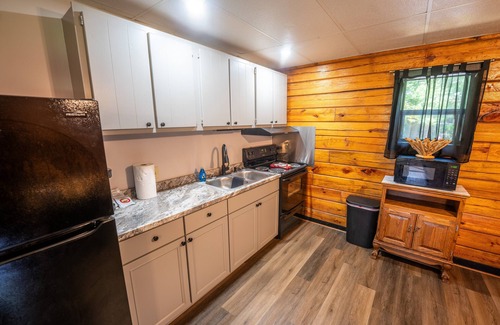 Buchanan Cabin | Cabin 2 at Fishtale Lodge