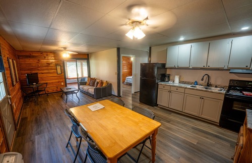 Buchanan Cabin | Cabin 2 at Fishtale Lodge
